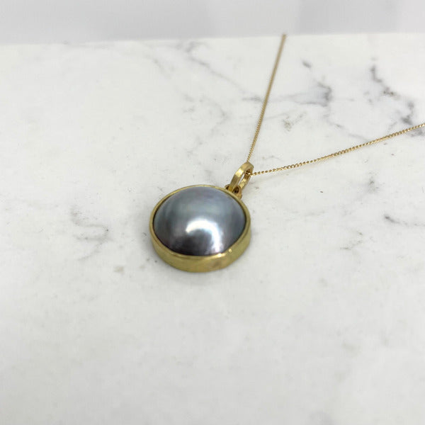 ANNE MORGAN - 18ct Mabe Pearl Necklace