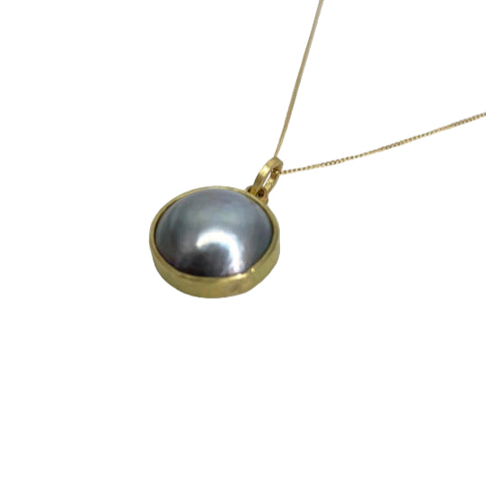 ANNE MORGAN - 18ct Gold Mabe Pearl Pendant Necklace