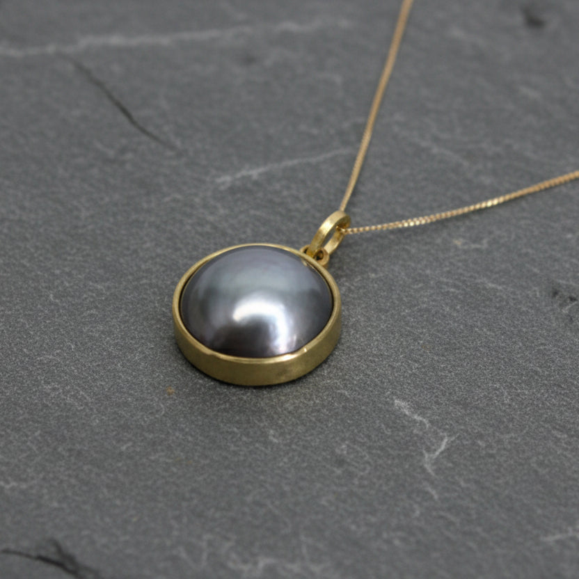 ANNE MORGAN - Mabe Pearl Pendant Necklace