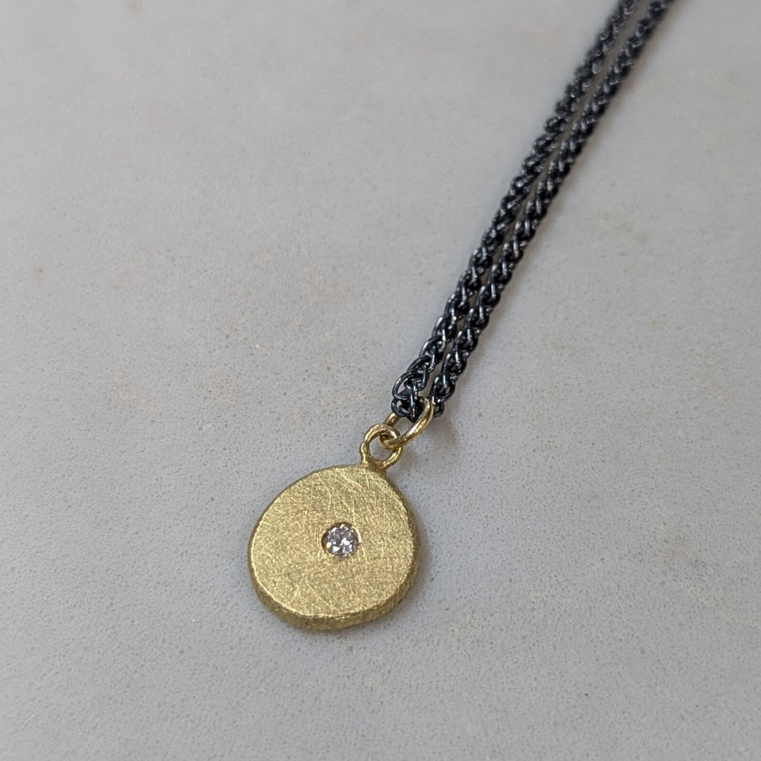 AM N11 18ct yellow gold moon disc pendant with white diamond
