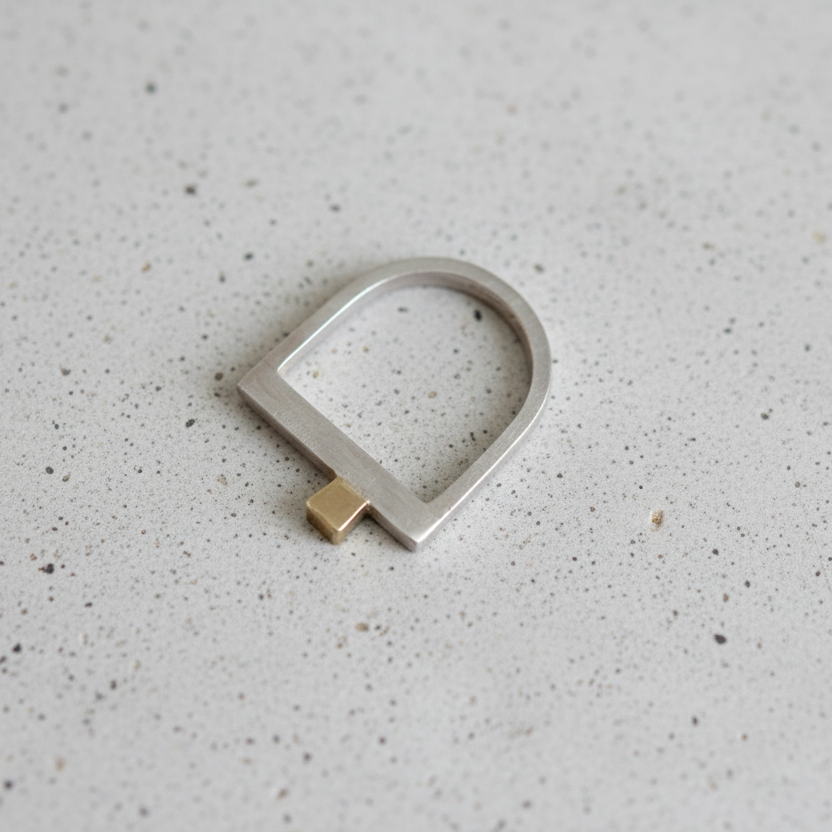 LUCY BURKE - D ring slim silver with brilliant white diamond