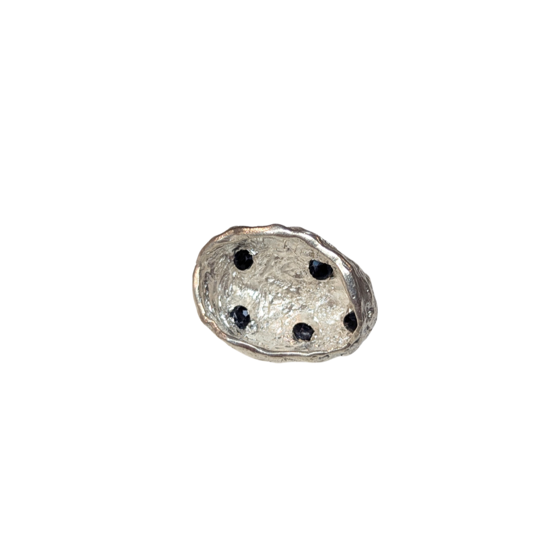 CLAIRE QUICK - Textured oval cup with 5 black sapphires cast in place