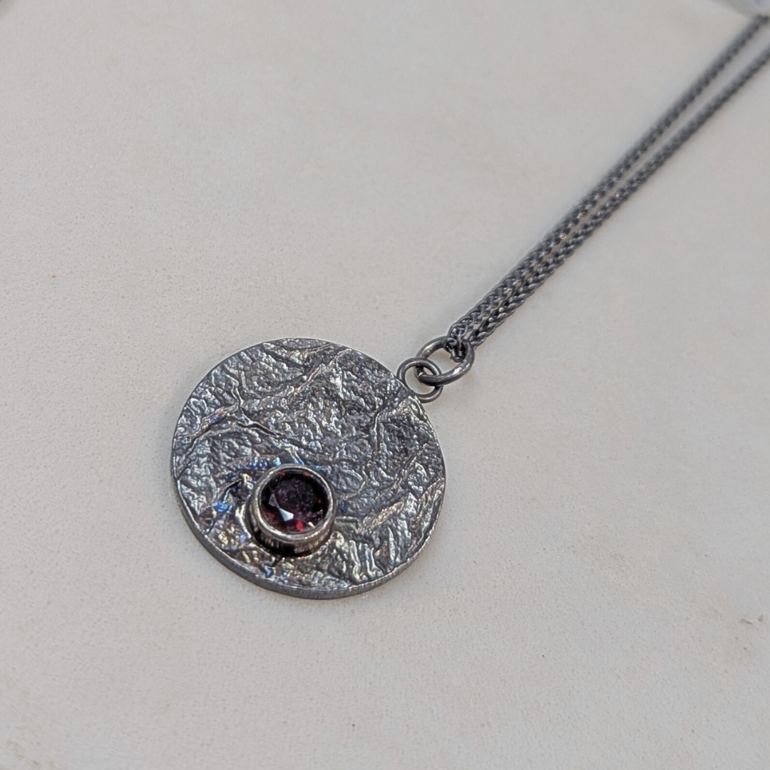 ANNE MORGAN - Moonlens with garnet on spiga oxidised