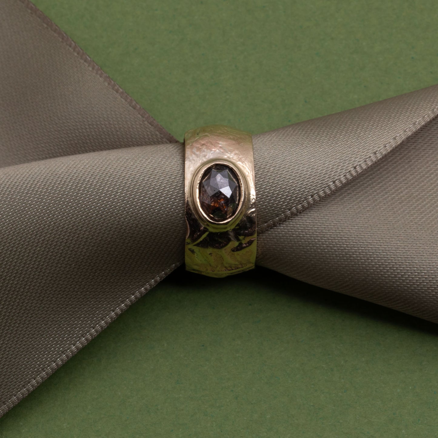 ANNE MORGAN - Orb ring 9ct yellow gold with 1.44ct rose cut diamond