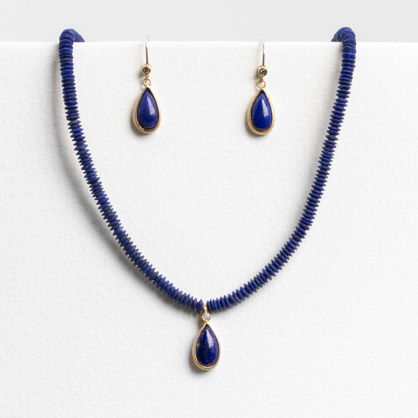 ANNE MORGAN - Lapis necklace with diamond set in 18ct yellow gold