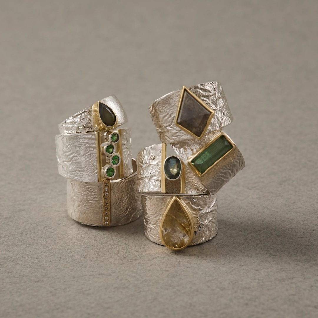 ANNE MORGAN - Luna ring with quartz set in 18ct yellow gold
