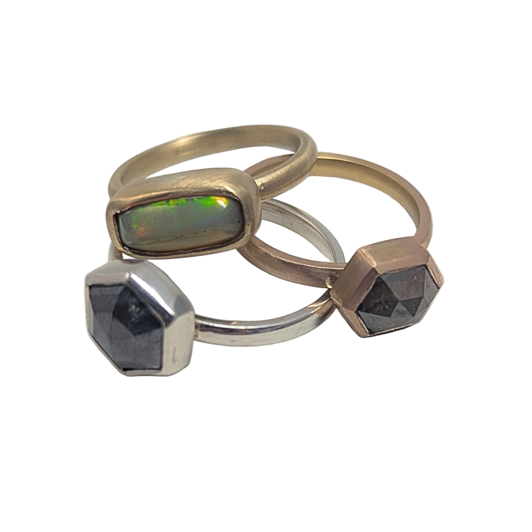 ANNE MORGAN - 18ct yellow gold opal ring