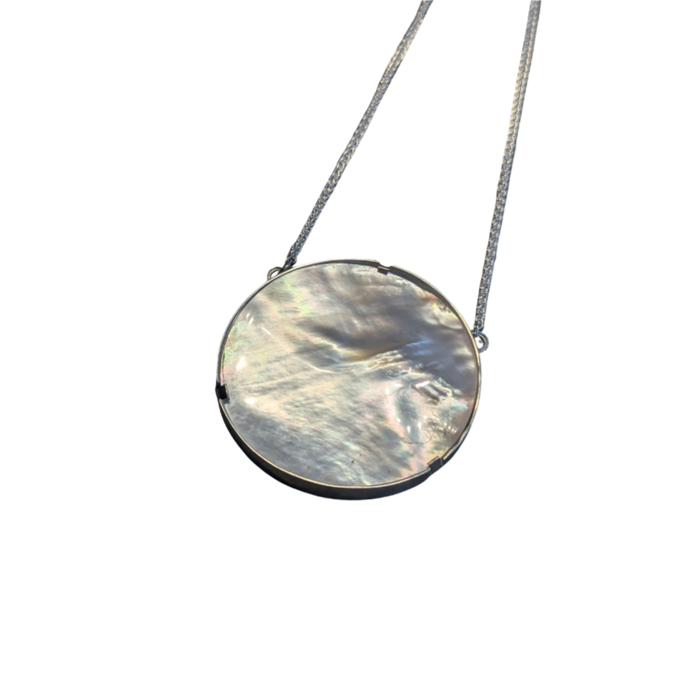 ANNE MORGAN - Mother of Pearl pendant on silver chain