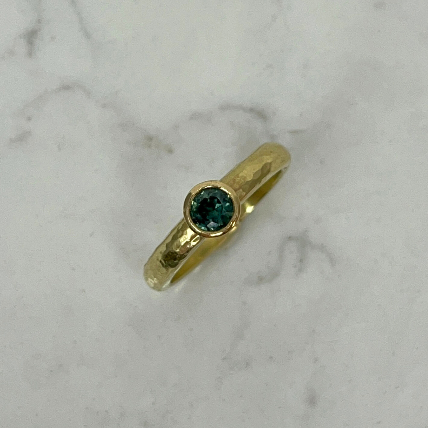 ANNE MORGAN - Australian Sapphire 18ct yellow gold