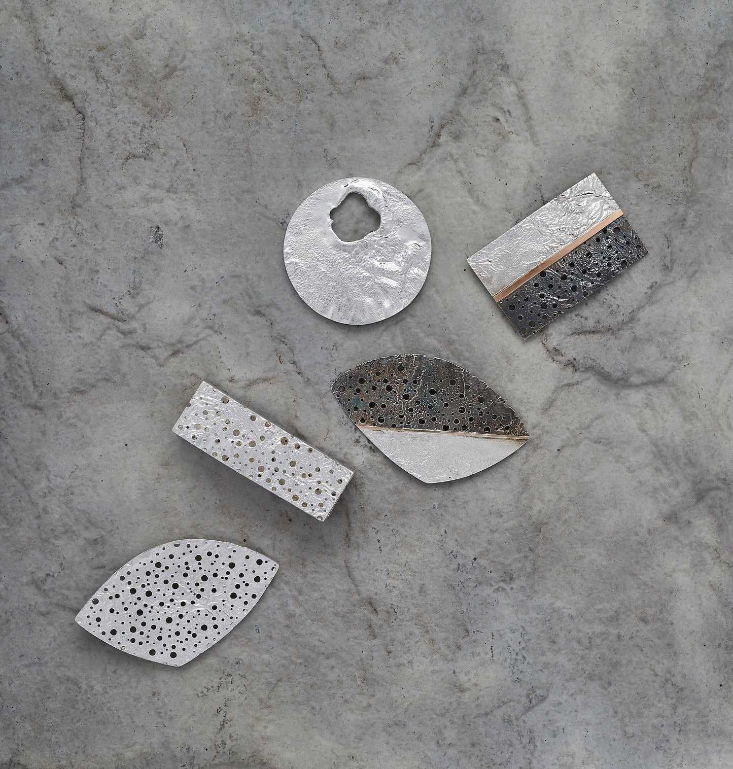 ANNE MORGAN - Reticulated circular silver brooch