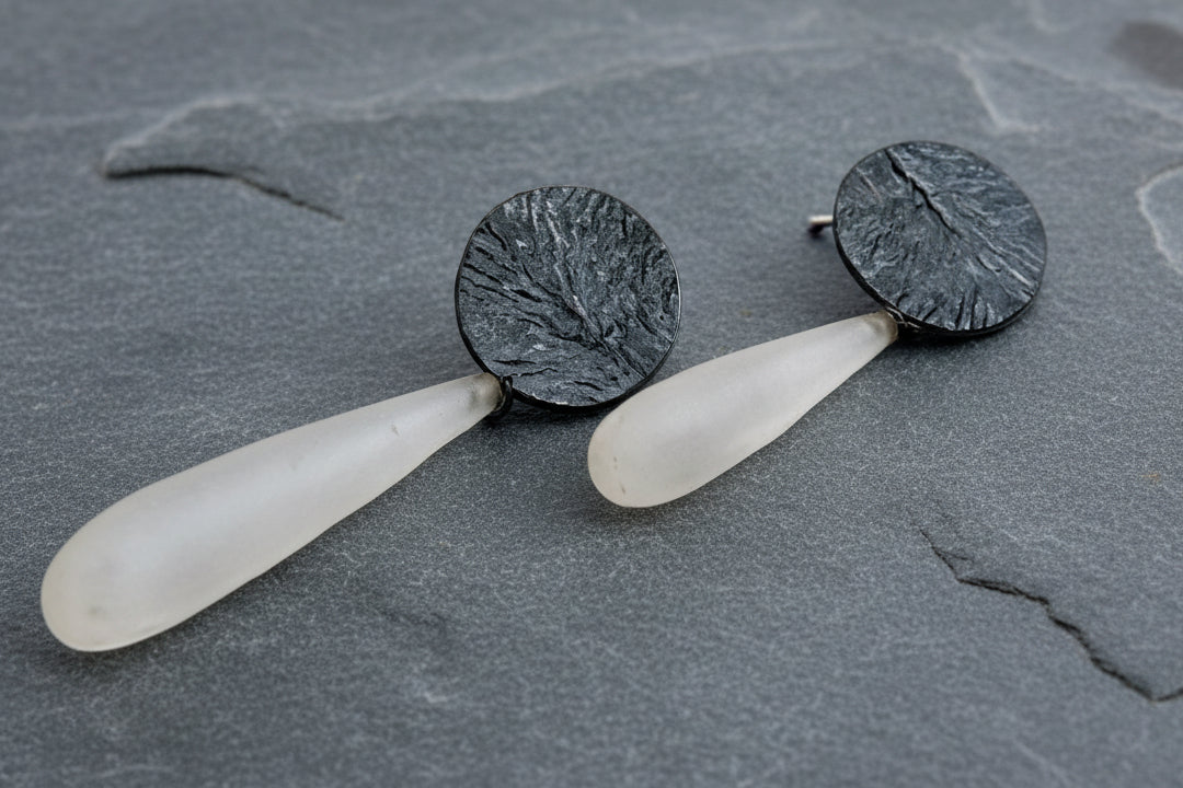 ANNE MORGAN - Moonscape round earrings thin frosted rock crystal