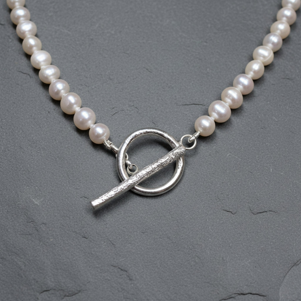 ANNE MORGAN - Pearl necklace with silver t-bar clasp