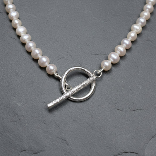 ANNE MORGAN - Pearl necklace with silver t-bar clasp