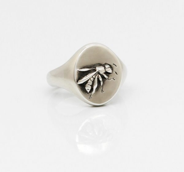 CHRIS HAWKINS JEWELLERY - Bee Signet Ring