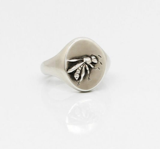 CHRIS HAWKINS JEWELLERY - Bee Signet Ring