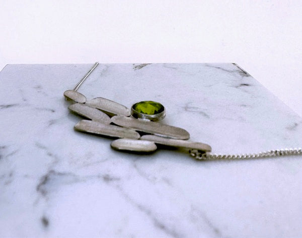 KOKKINO - Lustre Rosecut Peridot Necklace