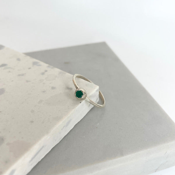 KATE HODGSON - Silver Flower Set Emerald Ring