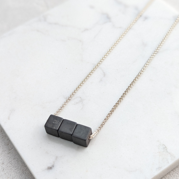 LUCY BURKE - Hematite 3 cube necklace