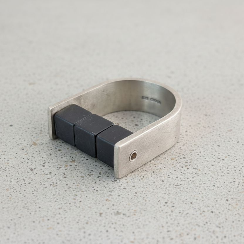 LUCY BURKE - U Ring with Hematite Cubes, Sterling Silver