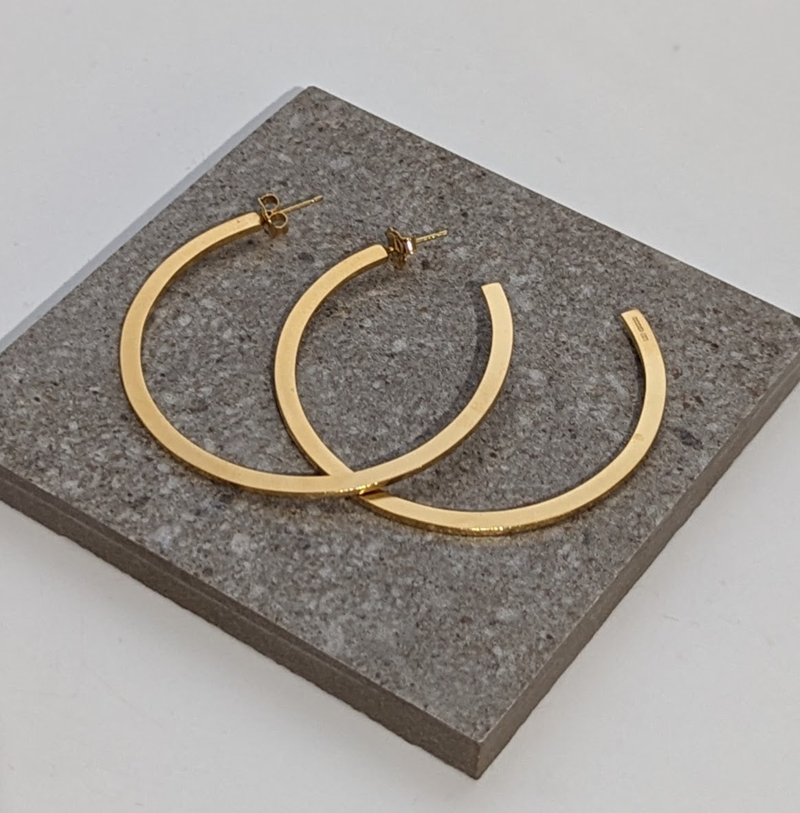 LUCY BURKE - C Hoops, Large, Gold Plated