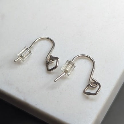 BEA JARENO - Indian summer tiny hook earrings single irregular link recycled sterling silver