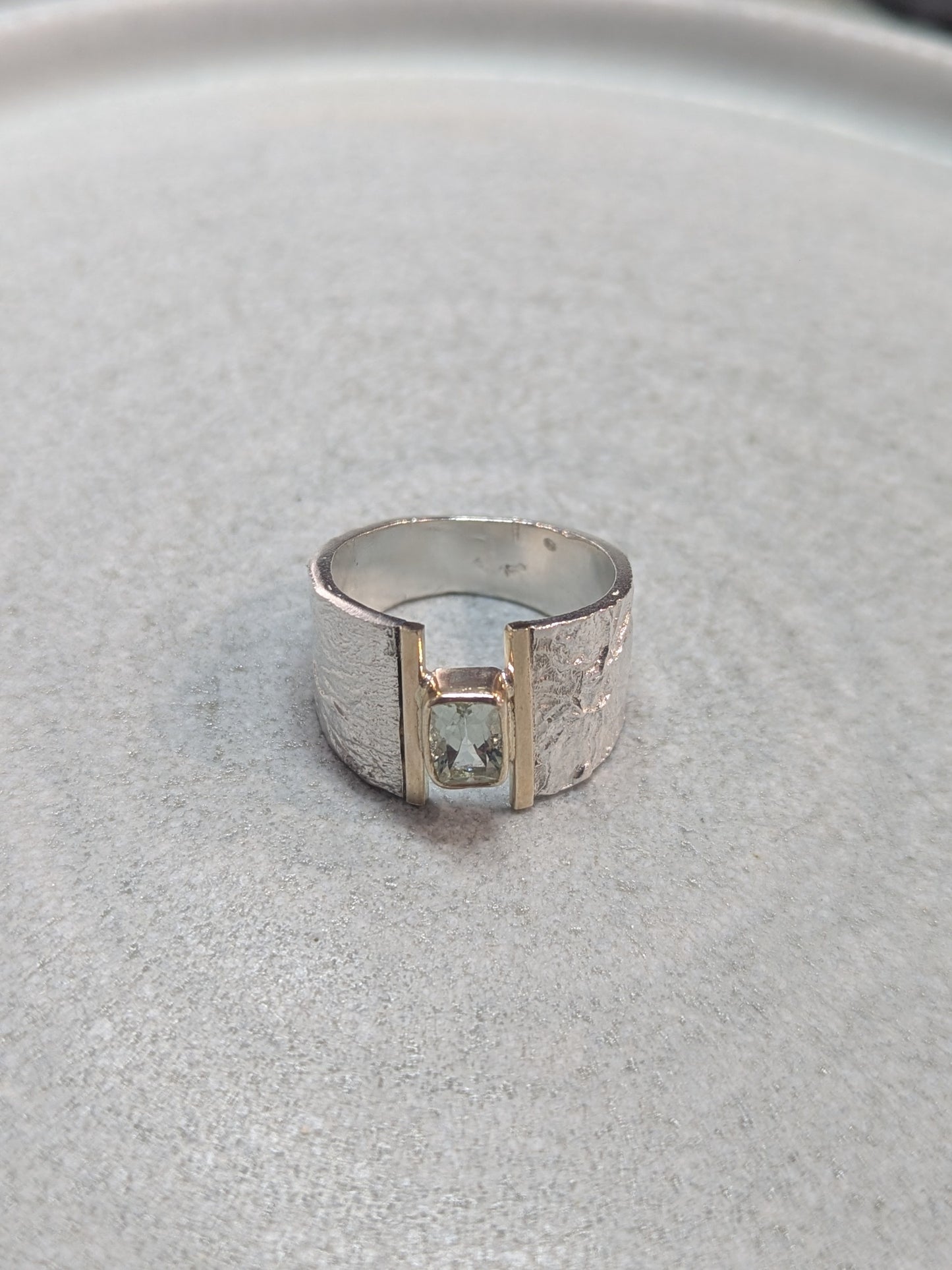 AM R206 Luna ring with green beryl in 9ct yellow gold setting (V)