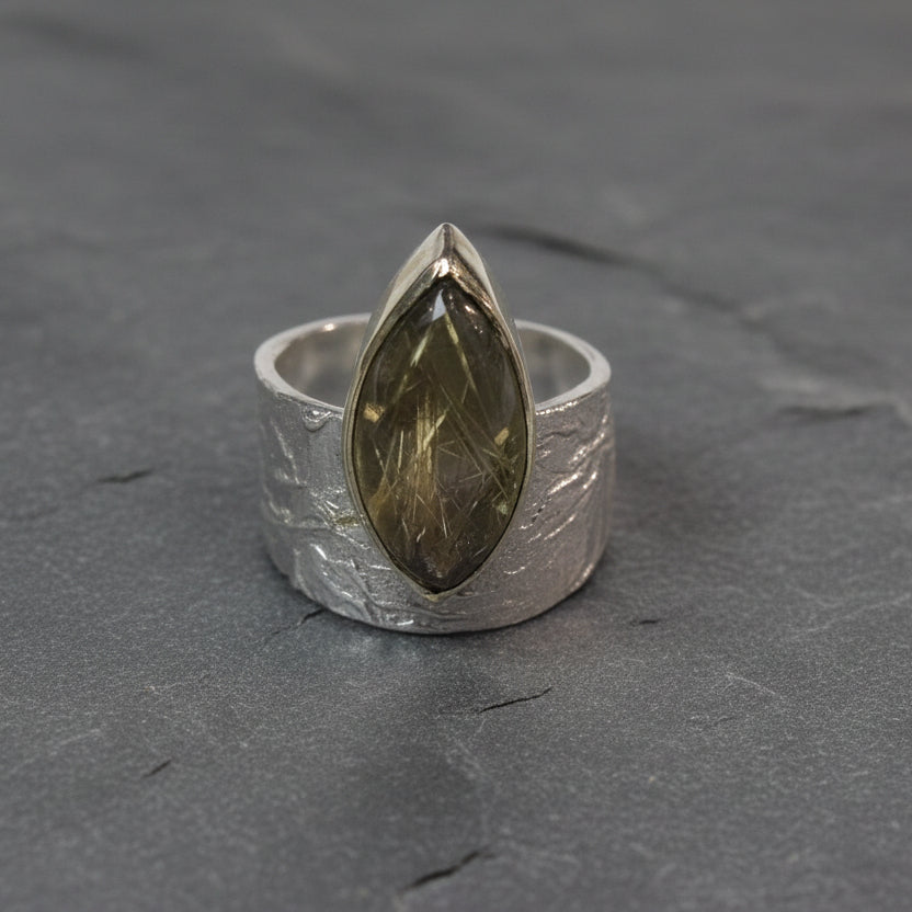 ANNE MORGAN - Luna ring with cabochon quartz set in 18ct yellow gold