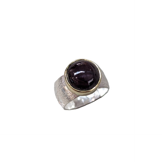 ANNE MORGAN - Orb ring with cabochon garnet