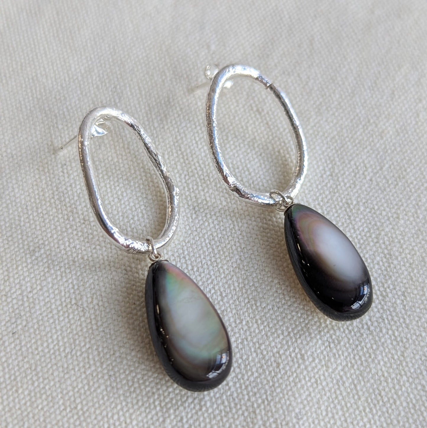 ANNE MORGAN - Moonlink Studs With Black Mother of Pearl Shell