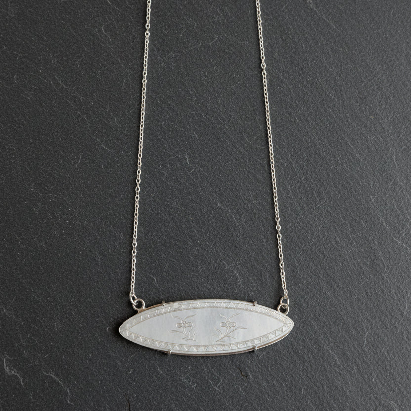 ANNE MORGAN - Eliza- Oval Mother of Pearl on 18" Silver chain
