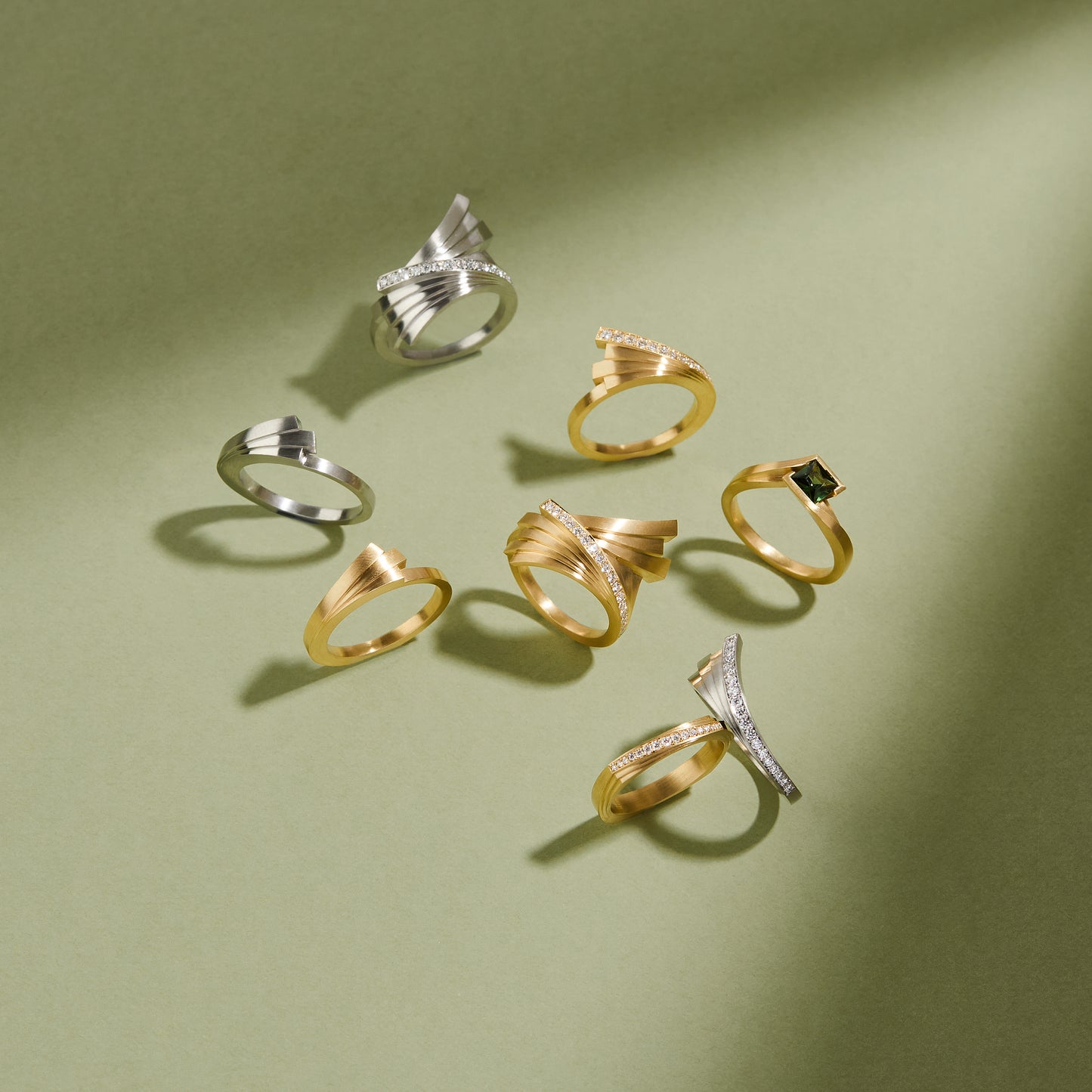 BOLA LYON - Australian Green Sapphire Ring