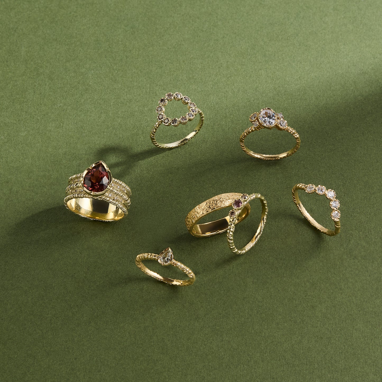 NATALIE PERRY - Circle Ring with Champagne Diamonds