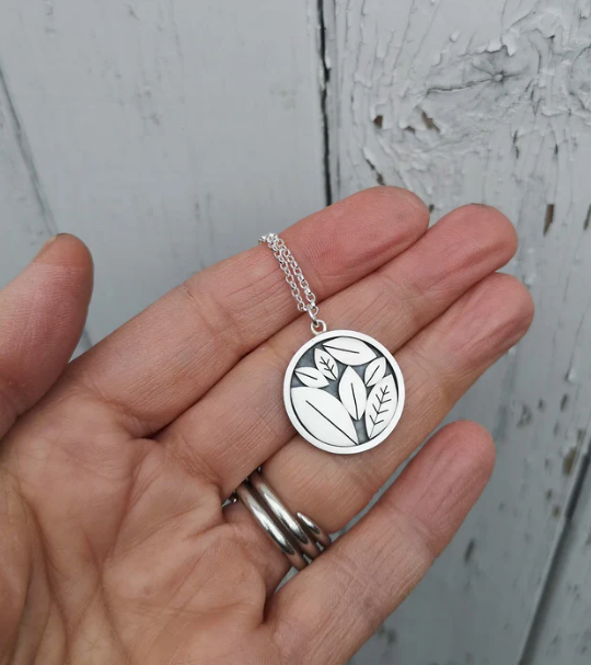 DIANA GREENWOOD Seven leaves necklace in sterling silver
