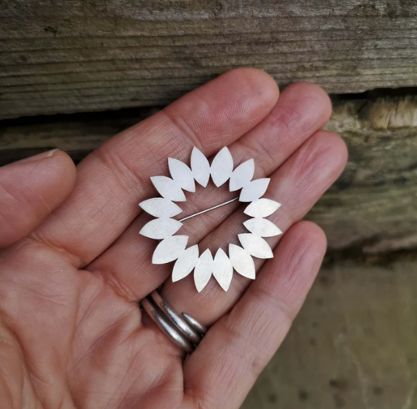 DIANA GREENWOOD Sixteen petals flower brooch in sterling silver