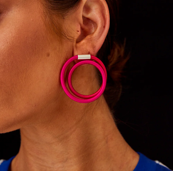 GILLY LANGTON Large twist earrings - sea/navy blue