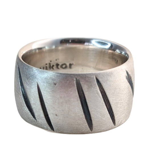 WIKTOR JEWELLERY - Chunky Silver Ring Zebra