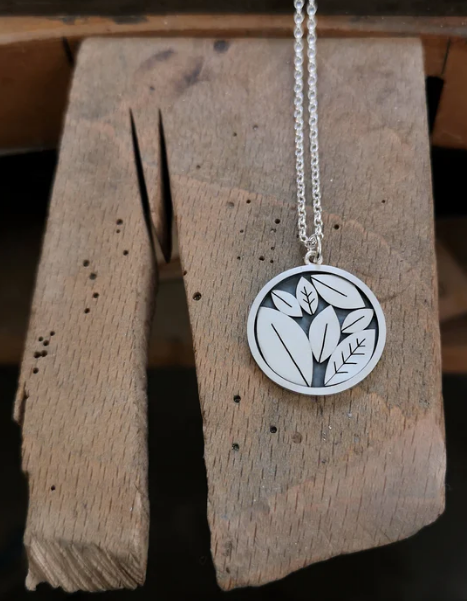 DIANA GREENWOOD - Seven leaves necklace in sterling silver