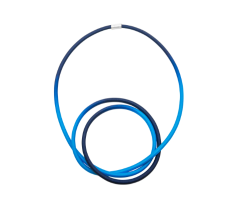 GILLY LANGTON - Knot necklace- Sea/Navy blue