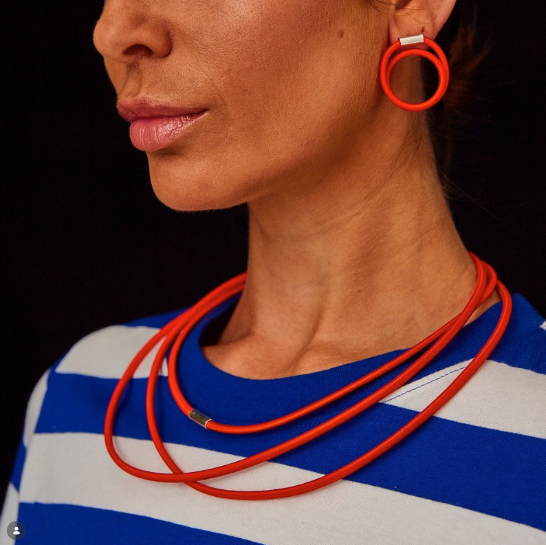 GILLY LANGTON - Loop necklace- Scarlet Red