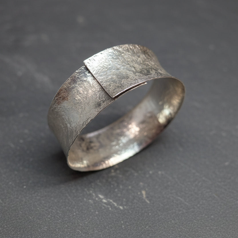 ANNE MORGAN - Cerigyn silver plain bangle