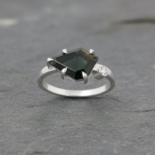 ANNE MORGAN - Freeform Sapphire and Diamond Ring