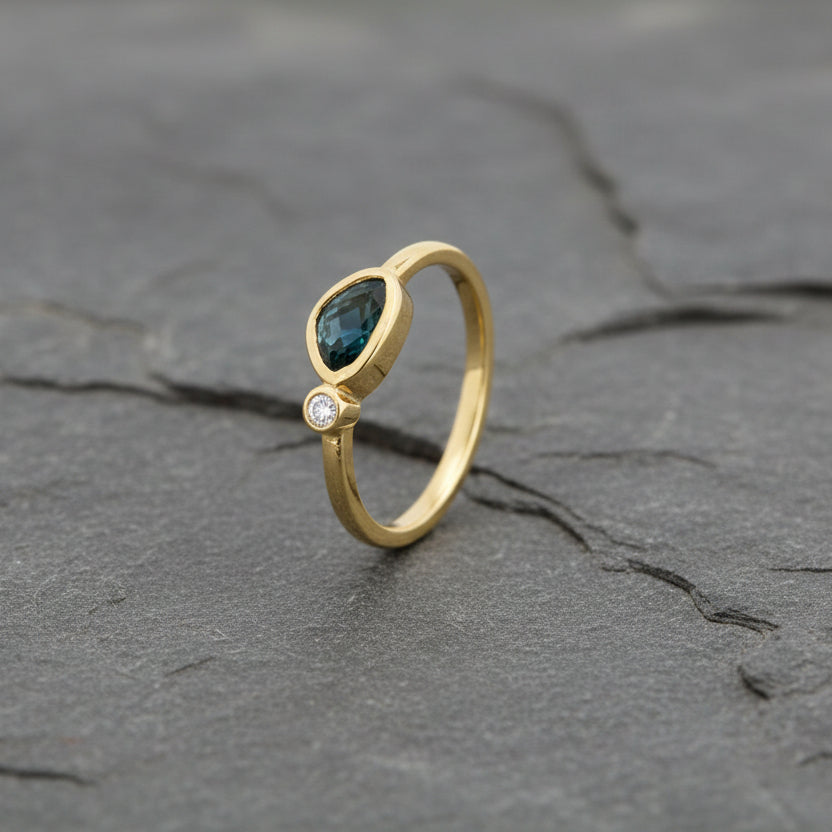 9ct Yellow gold parti freeform sapphire rub over with diamond