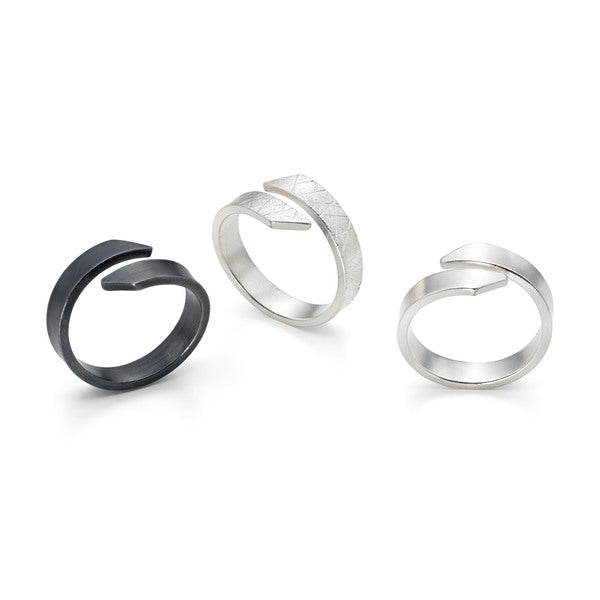 JODIE HOOK - Sterling Silver Ribbon End faceted Ring