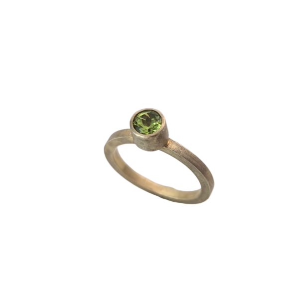 BEA JARENO - Peridot 24ct yellow gold plated ring with 5mm gemstone