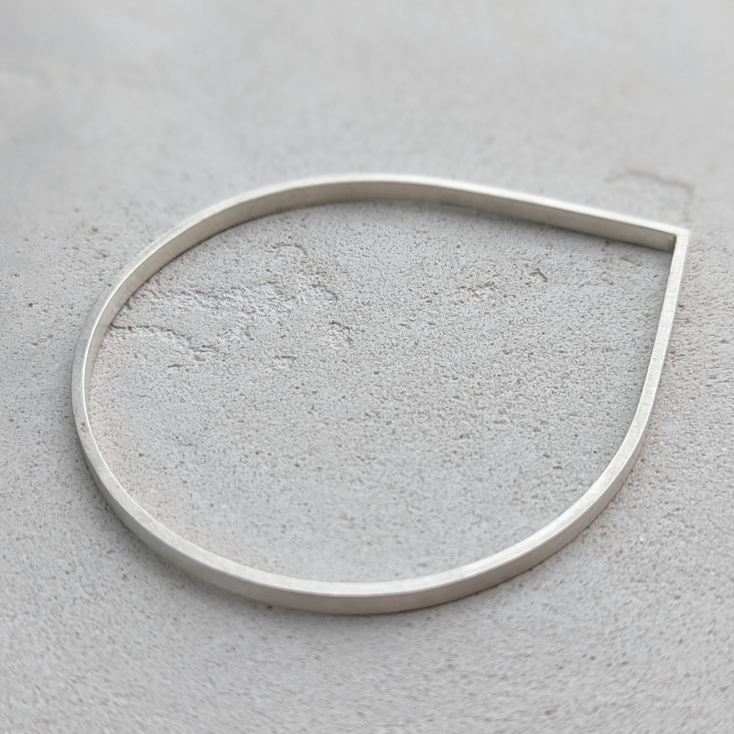 LUCY BURKE - Teardrop Bangle, Sterling Silver