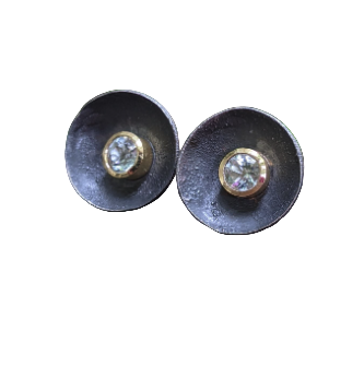 SHIMIRA CARLOW - Oxidised daisy studs with light blue topaz