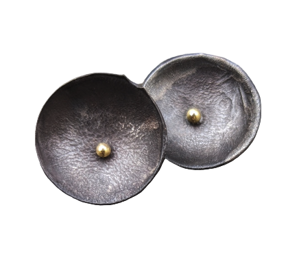 SHIMARA CARLOW - Oxidised daisy studs