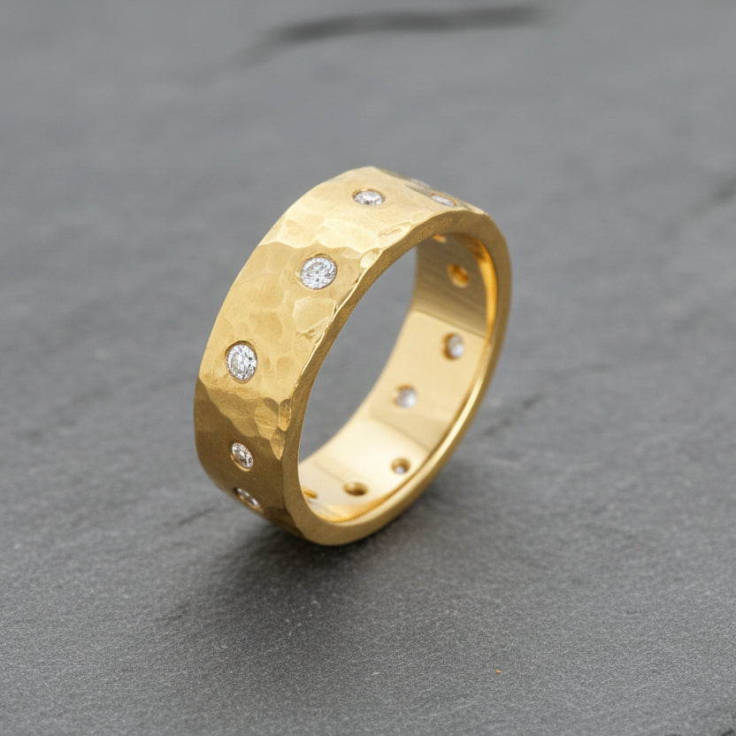Harri Ring 9ct yellow gold ring with diamonds