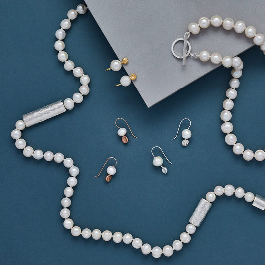 ANNE MORGAN - Moondot Pearl Earrings Drop in Gold