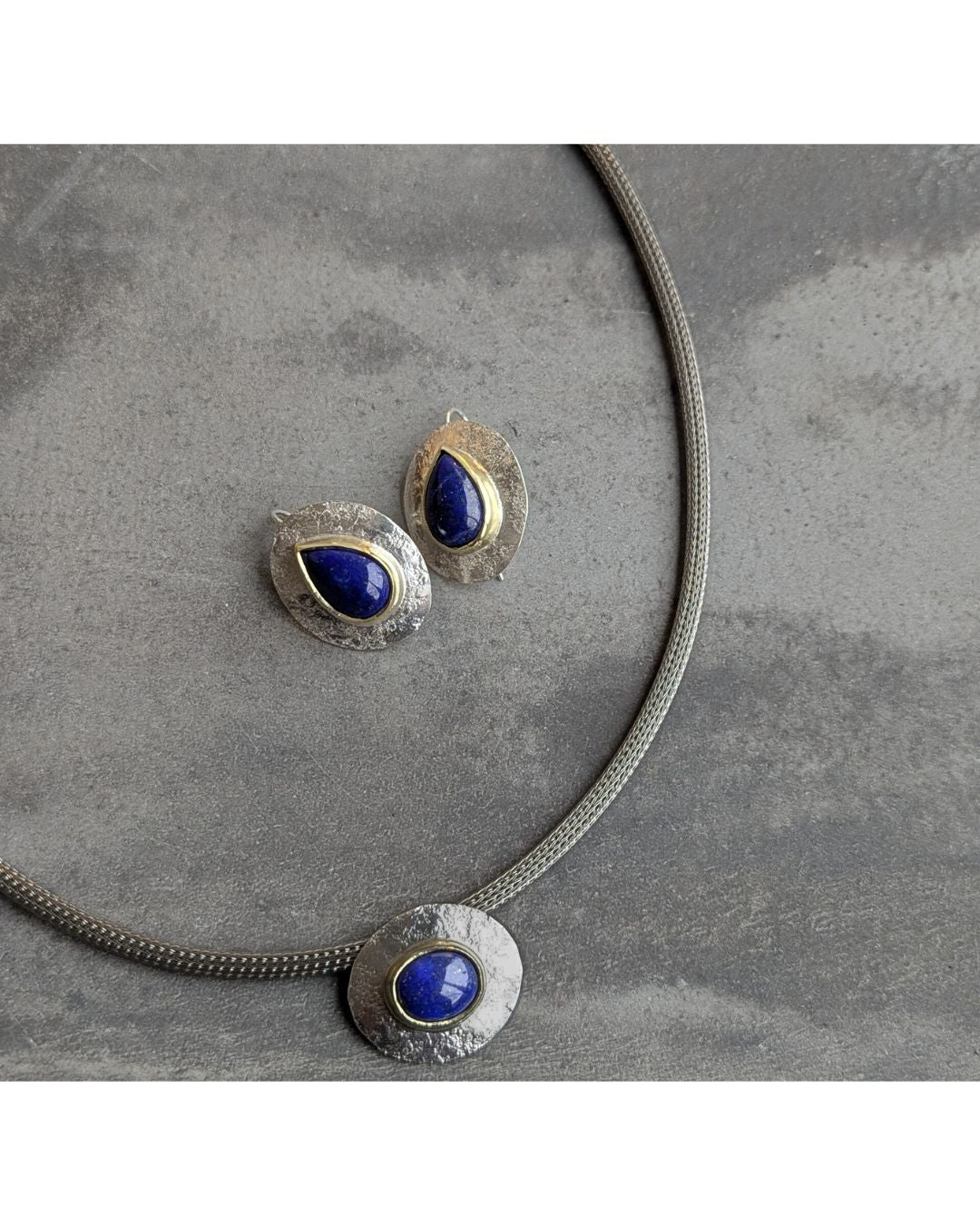 ANNE MORGAN - Silver Cerigyn earrings with lapis in 18ct setting